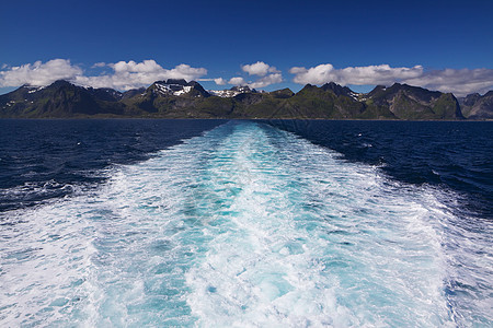 挪威的游轮海岸旅行山峰山脉航行风景晴天支撑全景海洋图片