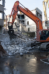 拆除旧建筑碎片损害房子机器推土机工具断路器回收破碎机毛虫图片
