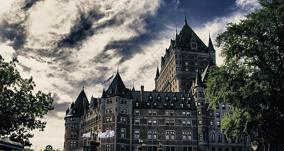 魁北克市的建筑和颜色蓝色树木天空世界传统城市市中心房间历史性城堡图片