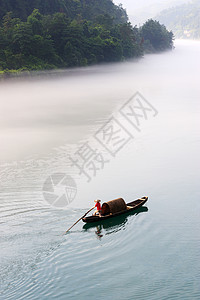 河流景观植物阴霾风景流动飞溅场景跑步地形森林天空图片