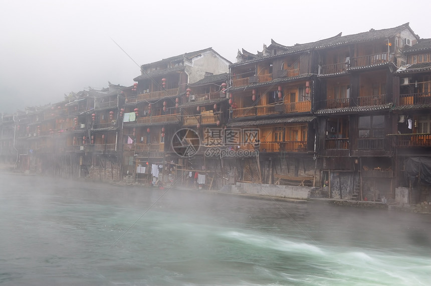 中国河流地貌房子历史性海浪旅游建筑风景文化薄雾旅行场景图片