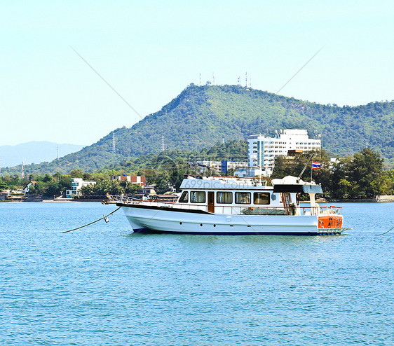 海上白色游艇汽艇热带巡航海洋金属发动机运输天空运动旅行图片