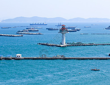 泰国斯里昌岛的鸟眼观城市假期旅行码头海洋天空寺庙港口图片