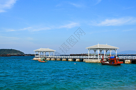 海景以长桥为桥梁 海景在九郎的河川中蓝色海鲜渔业天空钓鱼渔夫岩石海洋旅行货运图片