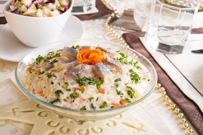 蔬菜鲱鱼沙拉饮食小吃厨房食物面包照片奶油色拉勺子油菜图片
