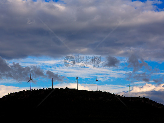 有电风车的日落山天空公园国家日落环境活力蓝色电机阴影树木图片