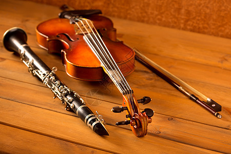 古老木柴中的经典音乐小提琴和单簧管风格独奏乐器细绳古董旋律乐队交响乐音乐家音乐会图片