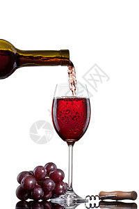 红酒倒在玻璃中 白葡萄与白葡萄隔绝图片