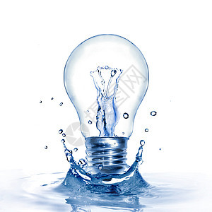 能源概念 带水的灯泡和随心所欲分离的喷洒图片