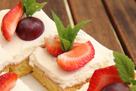 草莓甜点白色薄荷水果红色酸奶浆果蛋糕饼干图片