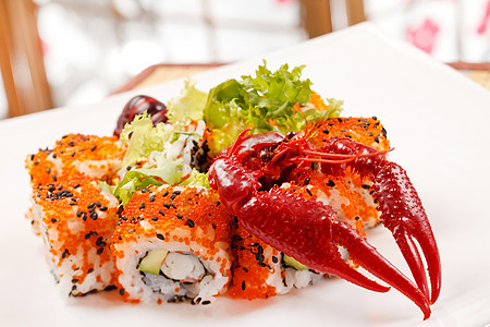 有癌症的寿司海藻爪子午餐小龙虾螃蟹海苔宏观鱼子奶油芝麻图片