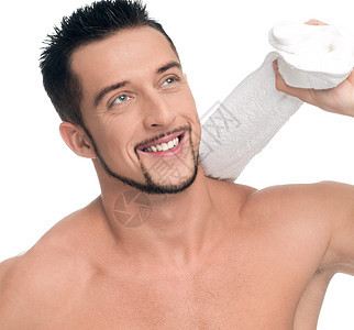 带着白毛巾的年轻人SPA 孤立无援眼睛头发洗澡快乐男生卫生身体男性皮肤牙齿图片
