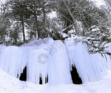 自然冬季洞穴图片