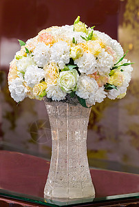 一群花朵花瓣兰花雏菊花瓶橙子花束紫色菊花蓝色婚礼图片