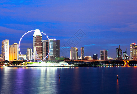 新加坡市夜间反射建筑景观办公室建筑学地标蓝色城市商业码头图片