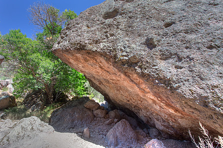 Pinnacles国家公园岩石形成图片