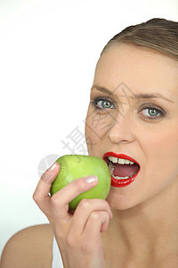 女人咬绿苹果饮食化妆品嘴唇绿色习惯素食细齿金发女郎女孩女士图片