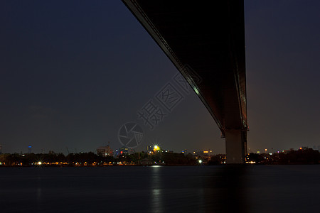夜间泰国Rama XIIII桥5反射办公室建筑学天空景观港口日落商业市中心游客图片