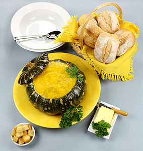 南瓜汤午餐勺子烹饪食物面包壁球美食味道液体营养图片