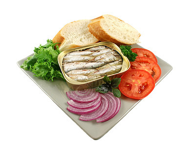 带面包和沙拉的沙丁鱼图片