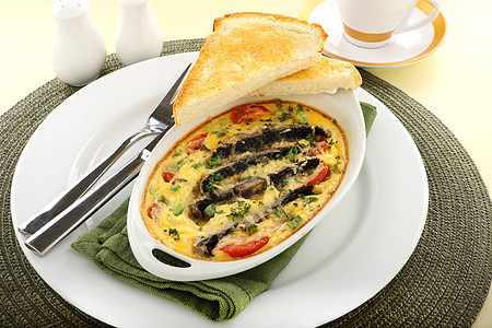 蘑菇和番茄面包食物午餐咖啡营养美食烹饪草药杯子胡椒香菜图片
