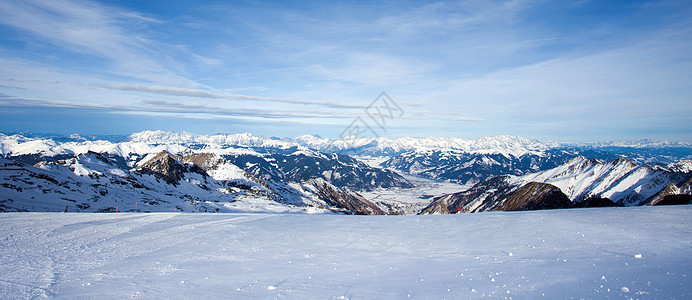 冬季与Kaprun度假村滑雪斜坡假期晴天山脉旅行爬坡阳光冰川蓝色场景天际图片