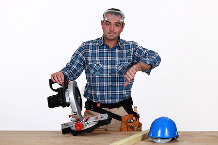 木匠的缩略图锤子手筒工作蓝色眼镜工人建筑劳动男性钻头图片