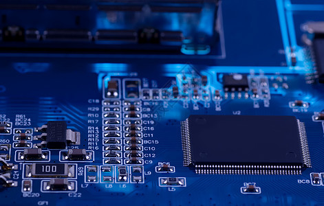 电子电路的宏照片 灯光上的多氯联苯硬件绝缘导体芯片组切换器母板电脑电路技术平行线图片