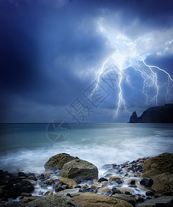 暴风雨力量天气土地公园海滩危险石头野生动物霹雳螺栓图片