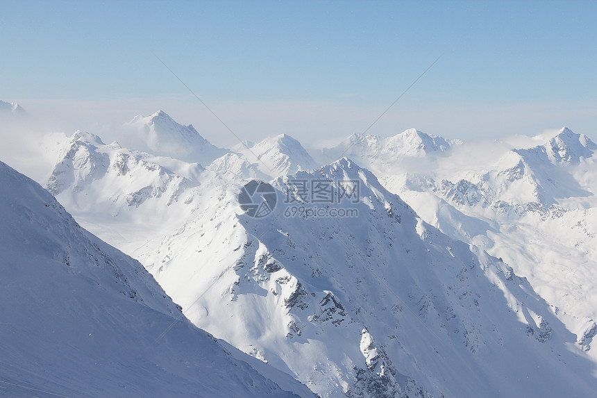 山峰峰季节旅游天空阳光假期全景滑雪旅行首脑童话图片