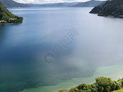 新西兰北岛的怀卡雷莫阿纳湖图片