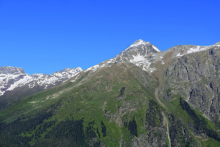 俄罗斯高加索地区山脉的分布图石头爬坡绿色风景森林顶峰首脑高度木头悬崖图片