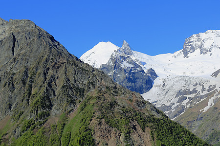 俄罗斯高加索地区的落基山脉地区首脑高度悬崖冰川爬坡岩石顶峰石头风景图片