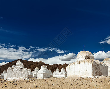 拉达克佛教教区冥想自由宗教传统山脉石头蓝色风景精神天空图片