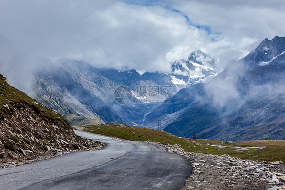 喜马拉雅山公路风景自由旅行路线岩石山脉沥青运输小路场景图片