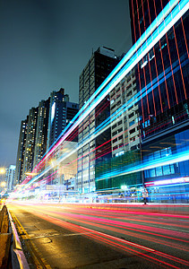 夜间交通路线建筑学公寓建筑行人运输灯光隧道街道城市通道图片
