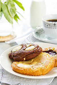软饼干巧克力和白巧克力甜饼饮食脂肪烹饪营养棕色食物白色饼干甜点美食图片