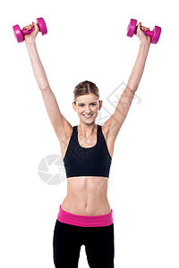 教授如何举哑铃的女教官女孩运动训练饮食微笑肌肉女性精力重量幸福图片