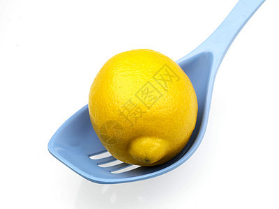 柠檬食物厨房白色水果用具蓝色塑料勺子背景图片