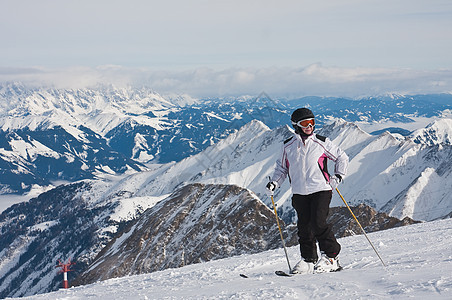 Kaprun的Ski度假胜地 妇女与冰川 奥地利晴天高山滑雪蓝色全景顶峰旅行假期太阳女士图片