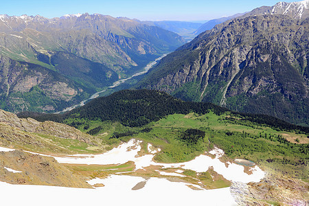 高加索绿色山脉悬崖高度风景首脑绿色森林顶峰爬坡木头图片