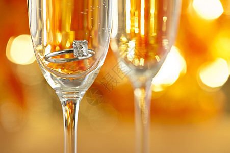 香槟杯 配有订婚戒指请柬奢华魅力白酒接待庆典金子婚宴婚礼酒杯图片