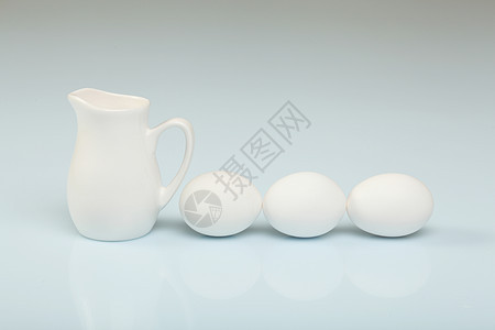 牛奶在玻璃罐子和鸡蛋里瓶子水壶烹饪产品液体面粉蛋壳奶油农场乳糖图片