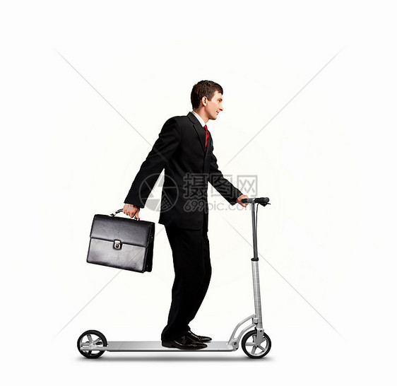 商务人士骑摩车男性办公室套装成人快乐享受微笑工人骑术平衡图片