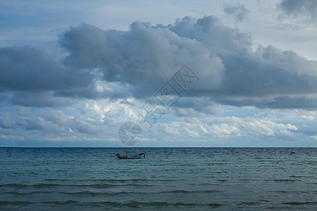 乌云多云的暴风天空海岸线日落海景环境旅行气象气候海浪蓝色危险图片