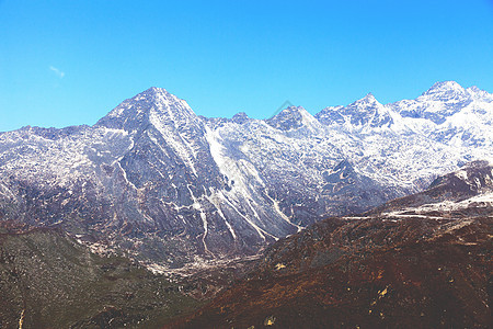 高山顶 下雪覆盖着印度的康钦坚加图片