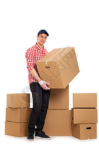 带棕色盒子的英俊年轻快递员工作室男人送货导游劳动就业磁带服务纸盒工作图片