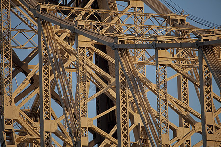 桥的钢铁结构图片