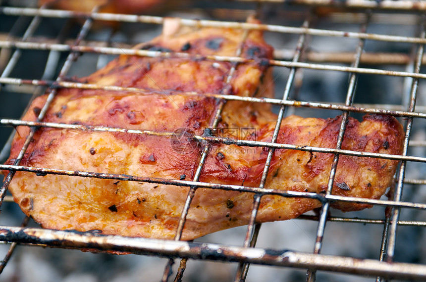 准备了Sirloin牛排烹饪厨房牛肉食物香肠职场盘子烘烤牛扒印章图片