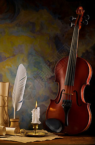 小提琴和古董的构成图片
